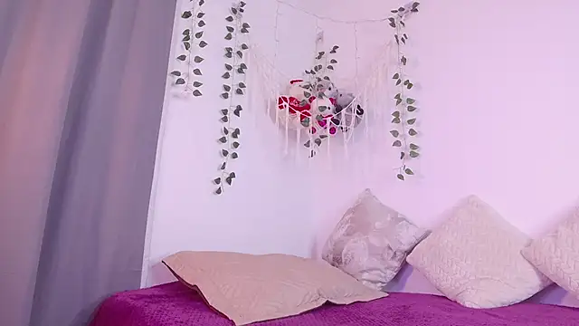 Nicolle_swt's cam snapshot