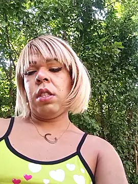 blondebitchlitle live sex cam