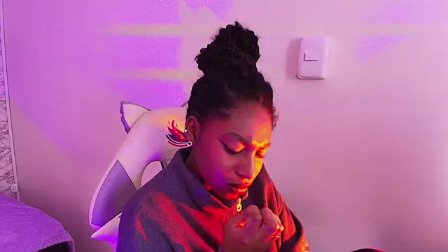 Queen_perla_'s cam snapshot