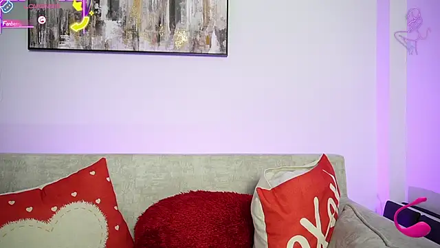 Sara_Charmy's cam snapshot