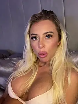 MaisieMae's cam snapshot