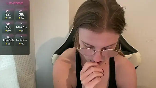 BustyKellyXXX's cam snapshot