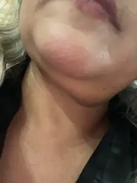 Lucy_Milf_474's cam snapshot