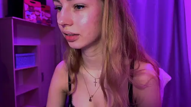 LunaCrave's cam snapshot