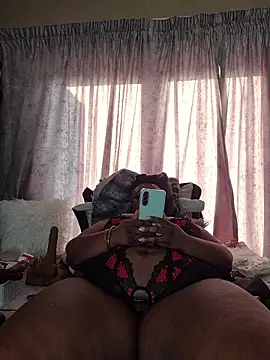 ThickianaRider live sex cam