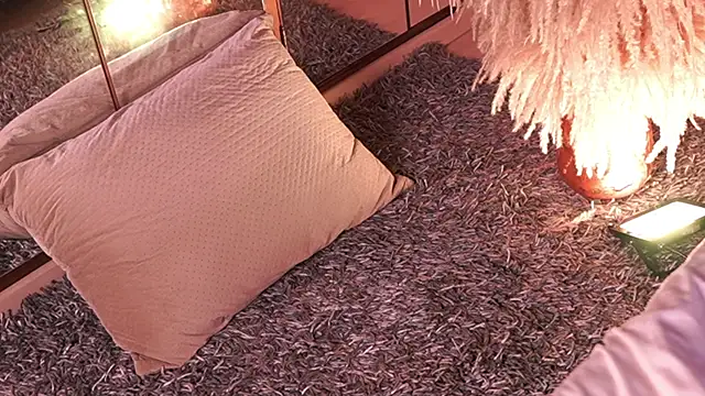 IzzyWild live sex cam