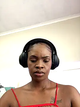 LuciousLips96 live sex cam