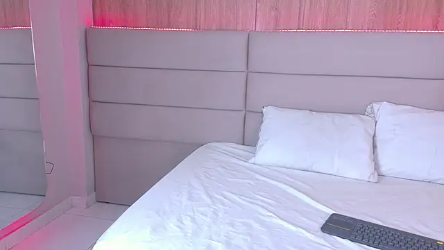 ValeSwift live sex cam