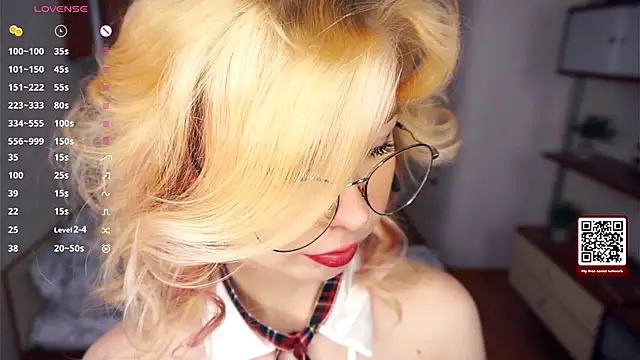 LynetHakes live sex cam