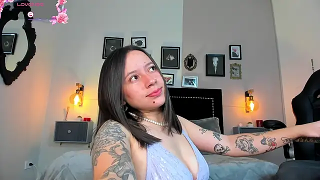 Annie_Petters's cam snapshot