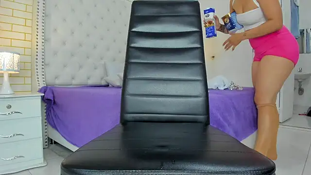 kylie_wilsson's cam snapshot