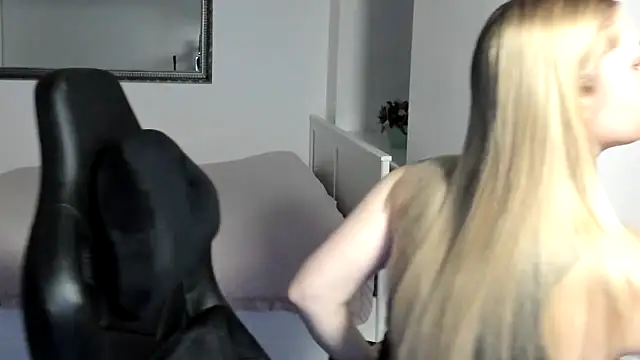 AlexaTease's cam snapshot