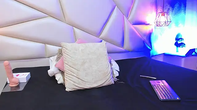 laurettedela_rouse live sex cam