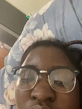 sweet18creamybigpussy's cam snapshot