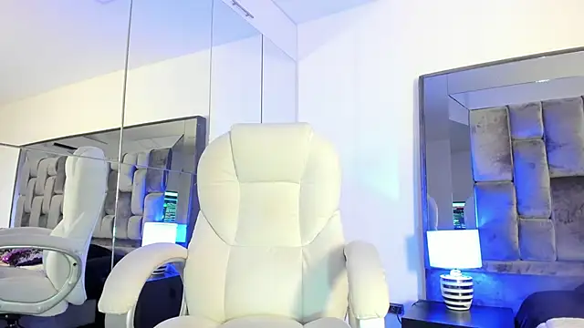 zinnia_mosley's cam snapshot