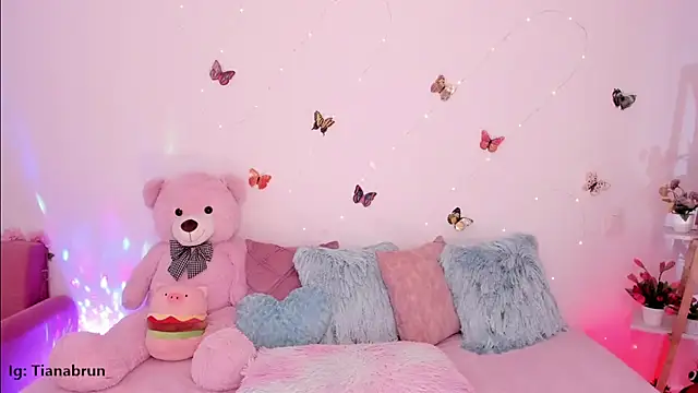 Zara_uwu_'s cam snapshot