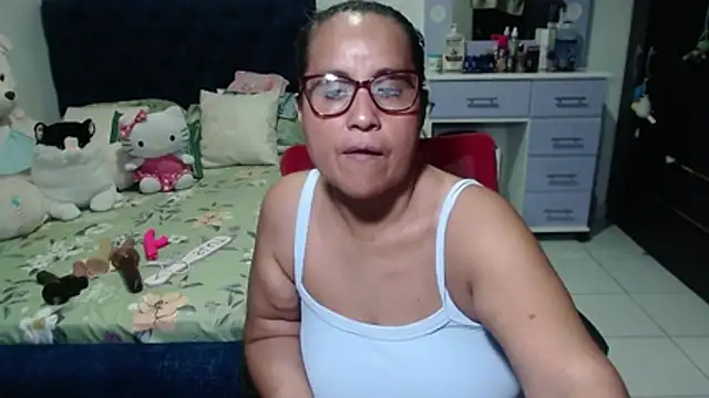 pervert_mommy_'s cam snapshot