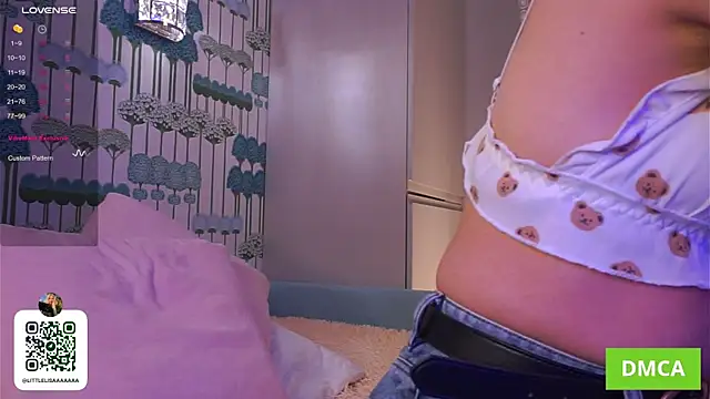 ElizzaBed's cam snapshot