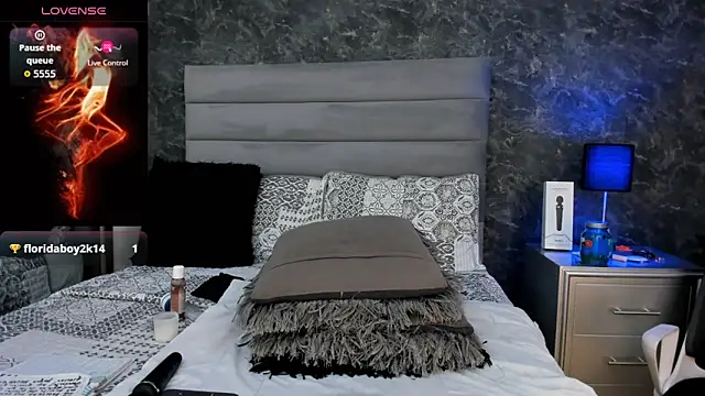 Bella_Evans_'s cam snapshot