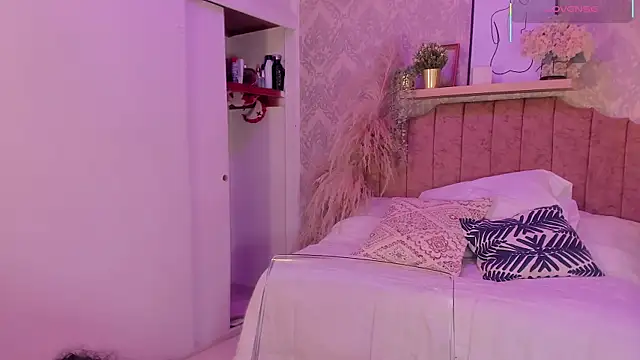 scarlet_miller1's cam snapshot