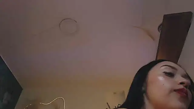 ViolettaHotLatin_'s cam snapshot