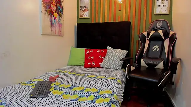 Laura_Sex19's cam snapshot