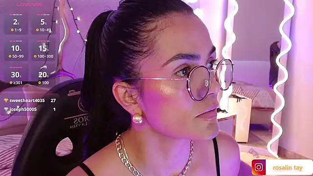 Rosalind_tay's cam snapshot