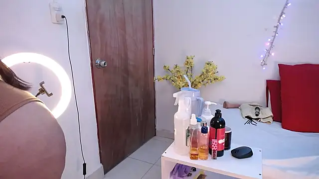 Nicol_Love0's cam snapshot