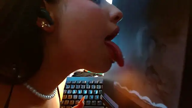 emily_jewell1's cam snapshot