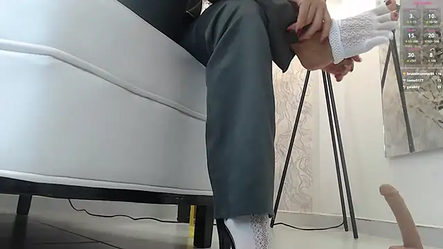 aura_sanders1's cam snapshot