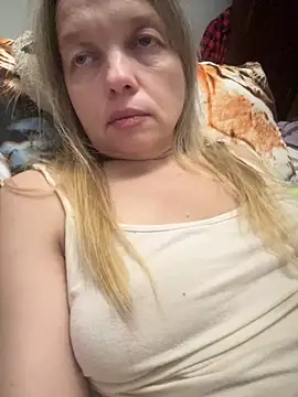 Suzanele's cam snapshot