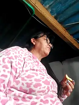 clarita_01's cam snapshot