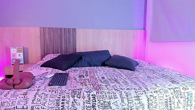 Atenea_Clerk's cam snapshot