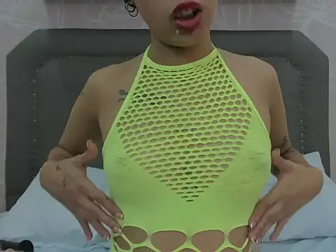 laura_maite_'s cam snapshot