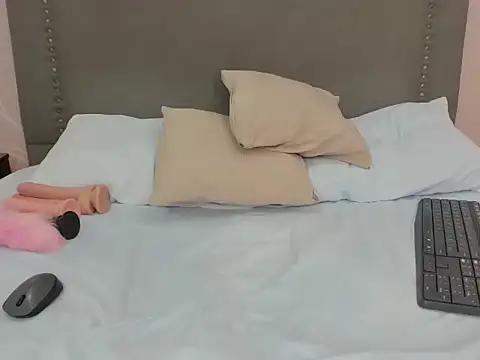 laura_maite_'s cam snapshot