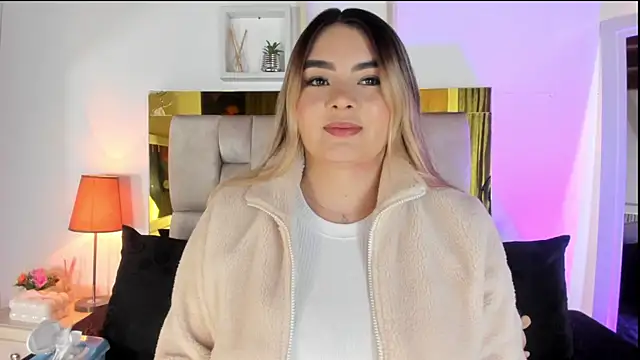 emmy_r's cam snapshot