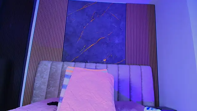 mia_scot's cam snapshot