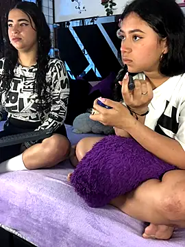 1lovelygirls's cam snapshot