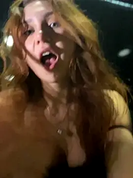 QuitieLia live sex cam