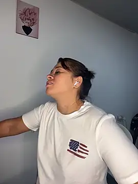 Paloma_Desire live sex cam