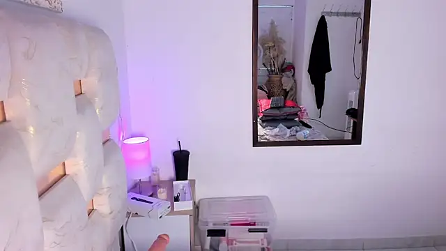 Lola_Blondie's cam snapshot