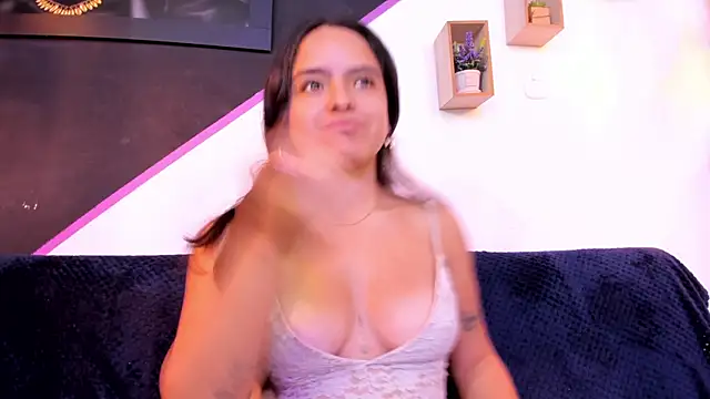 EmilyHarperr's cam snapshot