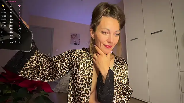 Naughty_Mari live sex cam