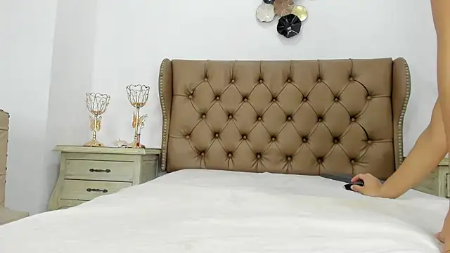 naia_cox's cam snapshot