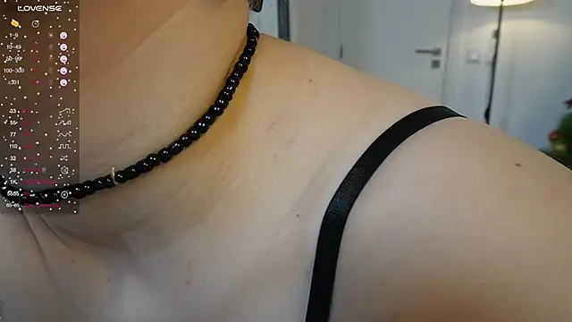 NeonyMuse's cam snapshot