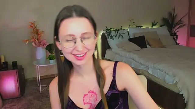 YourLovellyStory's cam snapshot