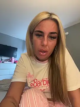 EllieMaeBaby live sex cam