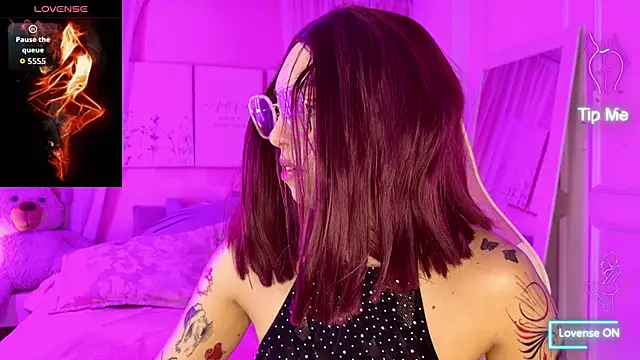 Lynaa_love live sex cam