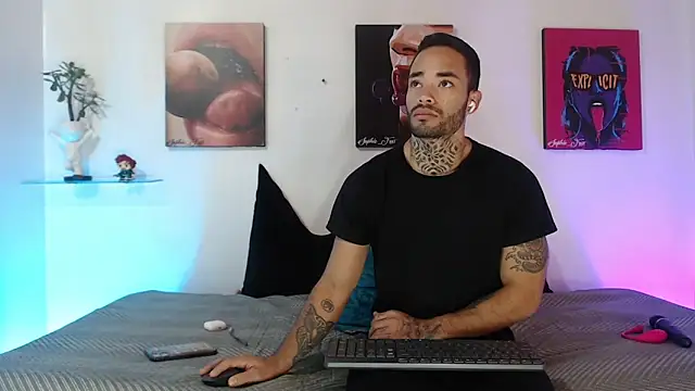 SophieFoxx17 live sex cam