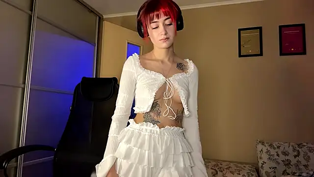 EmilySkyline's cam snapshot